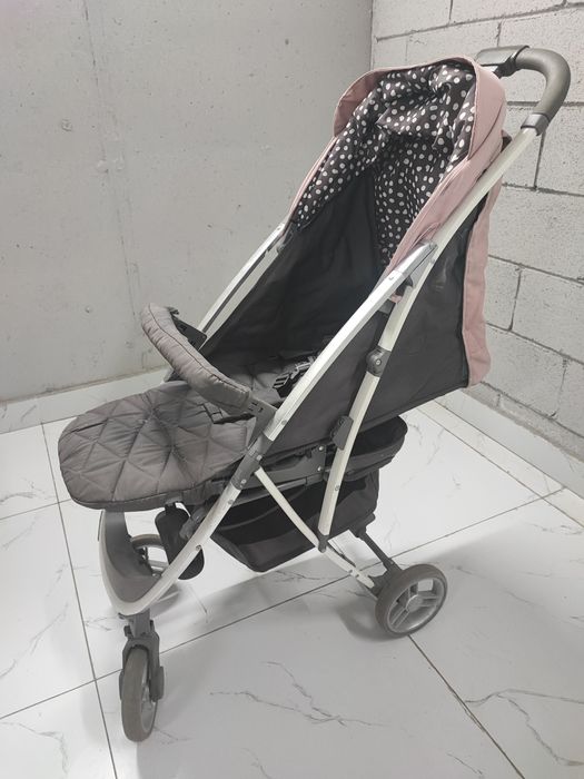 Коляска лёгкая и удобная