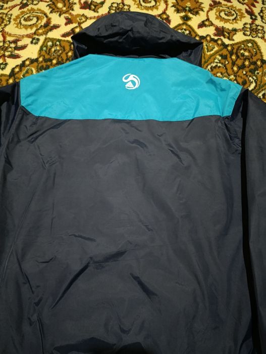 Привазной спортивный костюм в отличном состоянии двусторонний