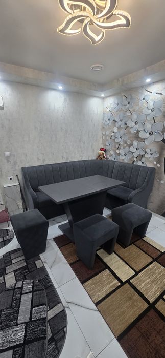 Vand set coltar plus masă superb!