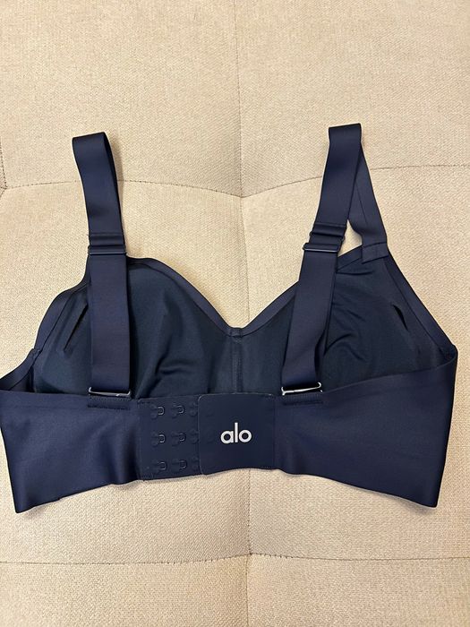 Спортен топ Alo Yoga Airlift Strength