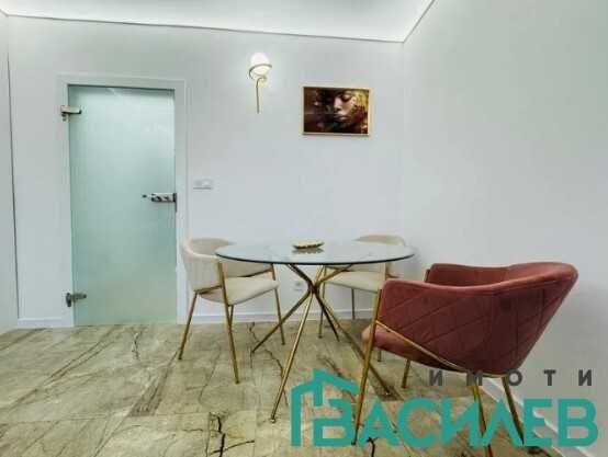 Продава се Едностаен апартамент в София, Център - 43 кв.м за 1661 €/кв.м - Снимка #2