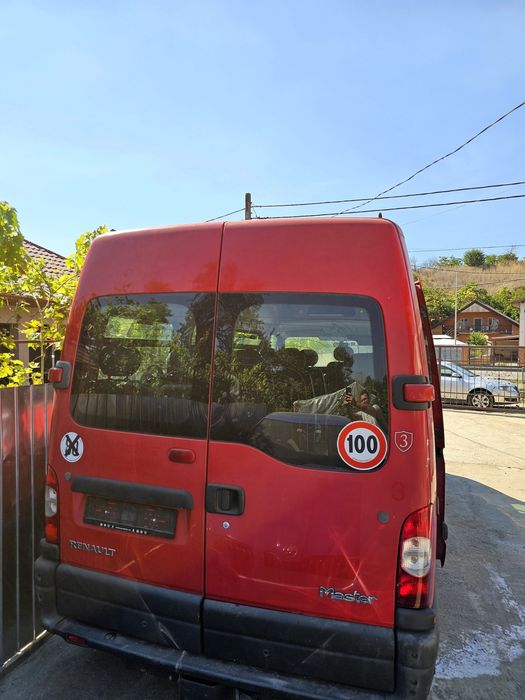 Renault Master 2.5 dCi 120 CP – 15 locuri – 170.000 km – stare mecanică bună