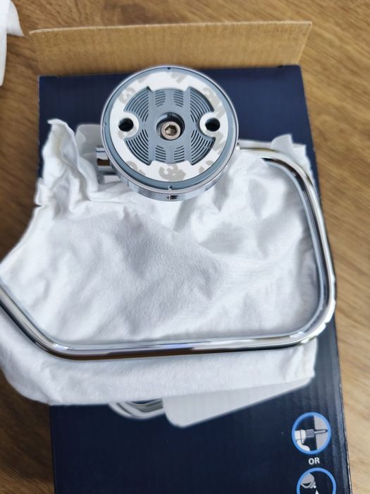 Поставка за тоалетна хартия с капак GROHE Essential