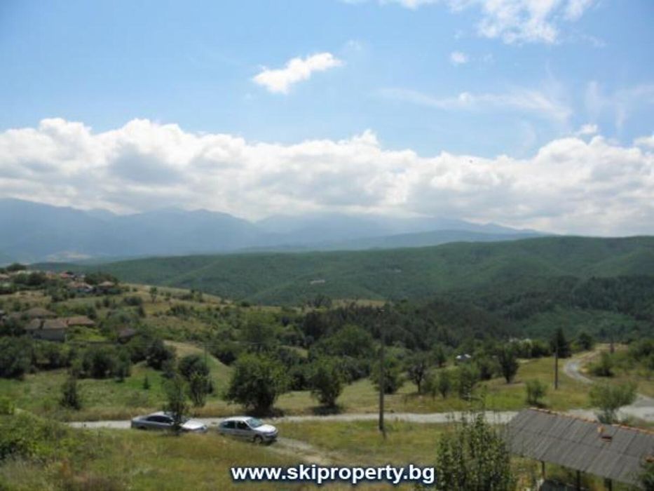 Имот с гледки към планината в Гуцал!