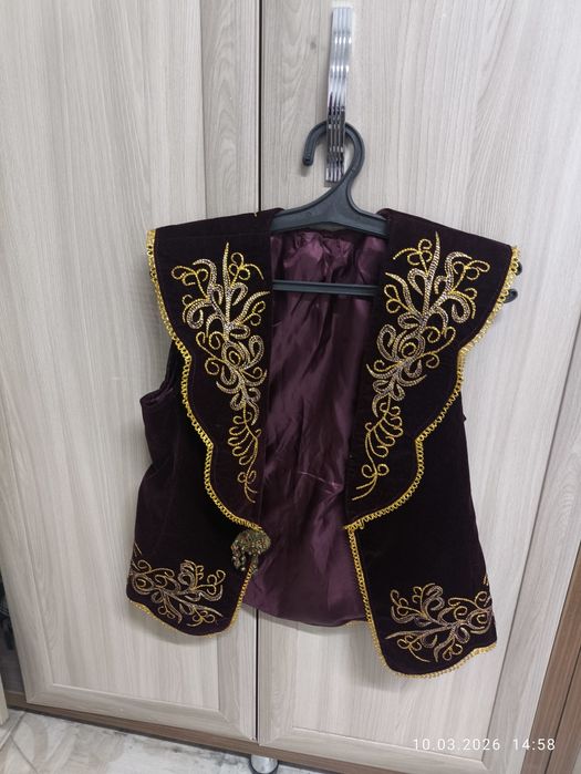 Казахские национальные жилеты, шапаны