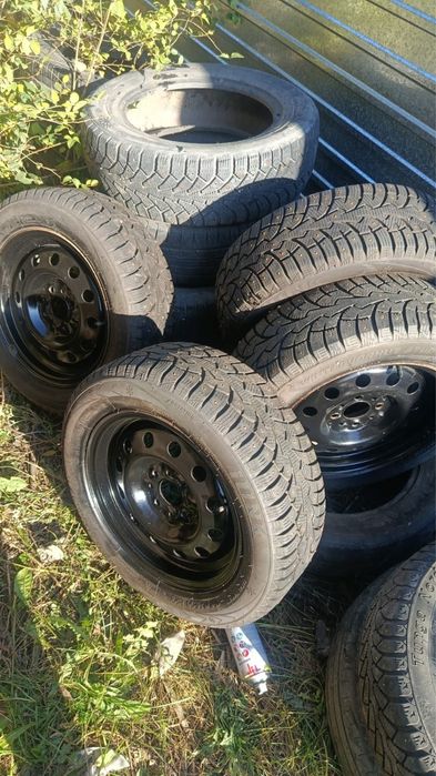 Продам зимние шипованные шины вместе с дисками.