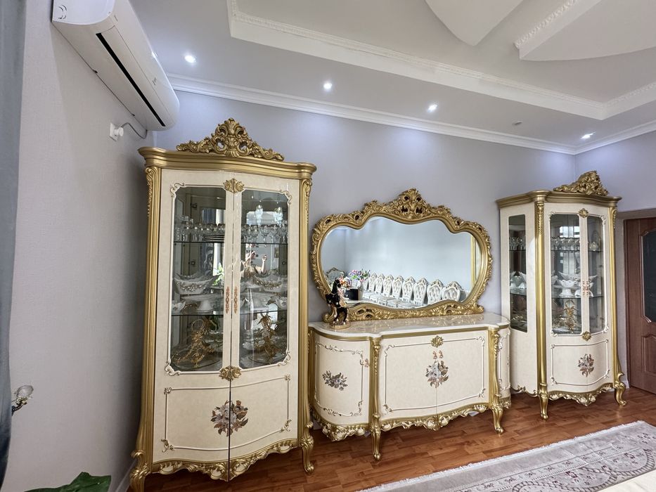 Зеркало шкаф для зала