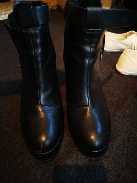 Botine din piele