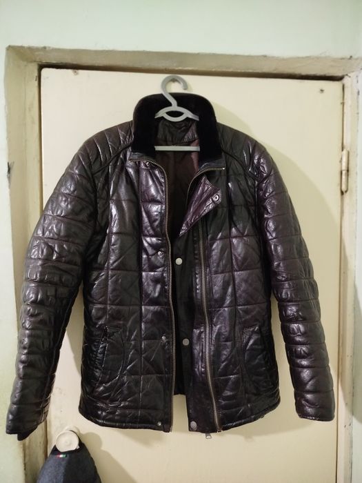 Продам кожаные куртки.