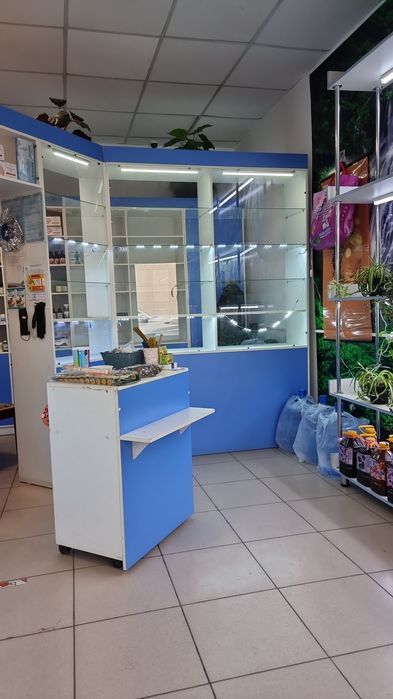 Продам стеклянные витрины