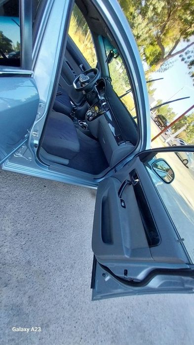 Mashina Juda yaxwi xolatda Logan odam baraka topib minadi