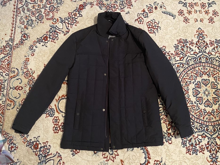 Куртка сатылады.