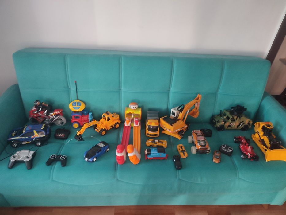 Mașinuțe cu baterii și telecomanda