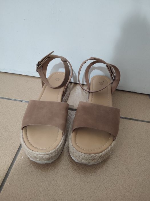 Дамски сандали...