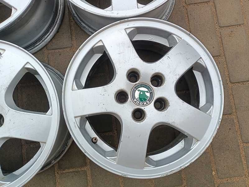 Продам оригинальные легкосплавные диски на Skoda Fabia