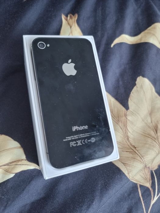 продам айфон 4s с коробкой