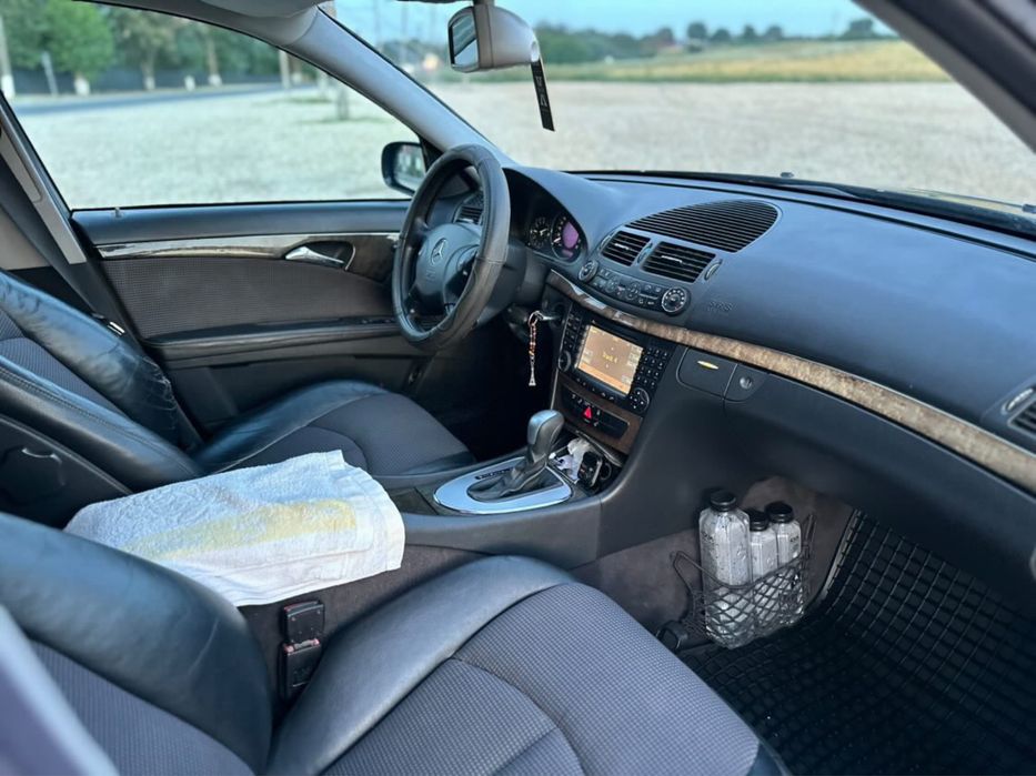 Mercedes E220 2003