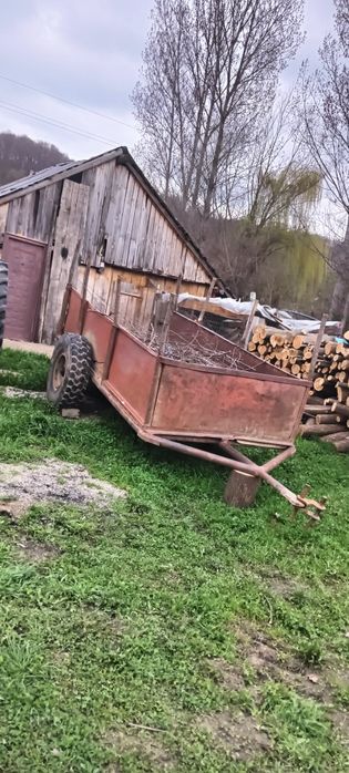 Vând remorcă tractor