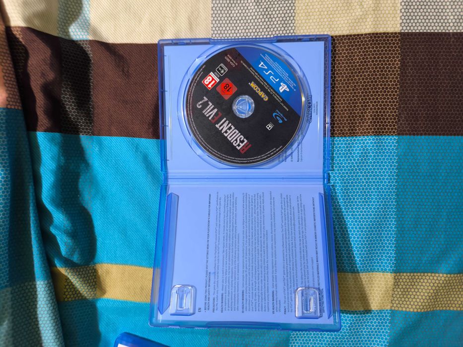 Продавам една игра за PS4 и две за ps5