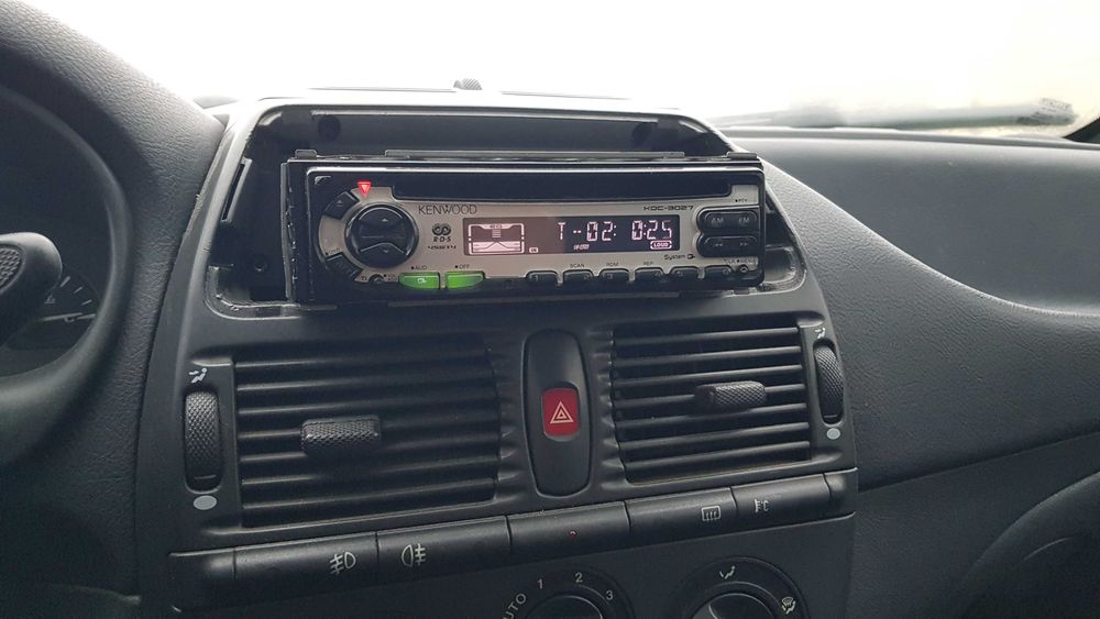 Kenwood KDC-3027 Cd Mp3 Radio