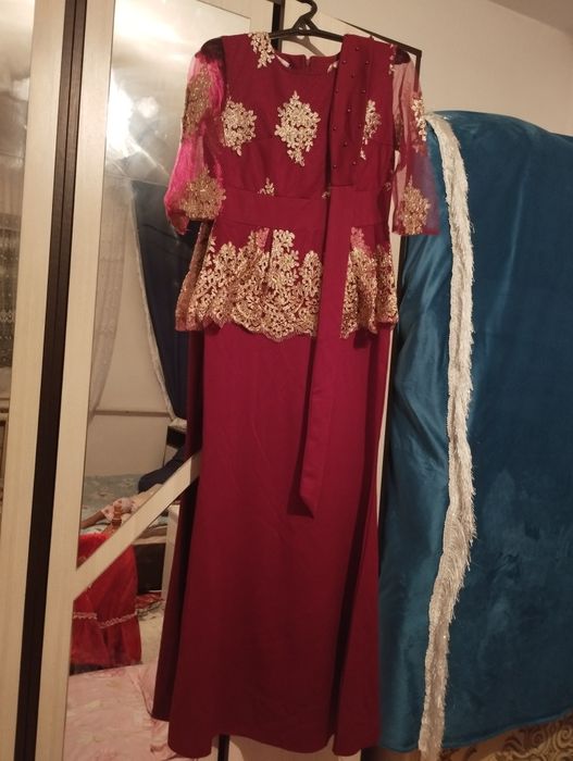 Продается женские одежды