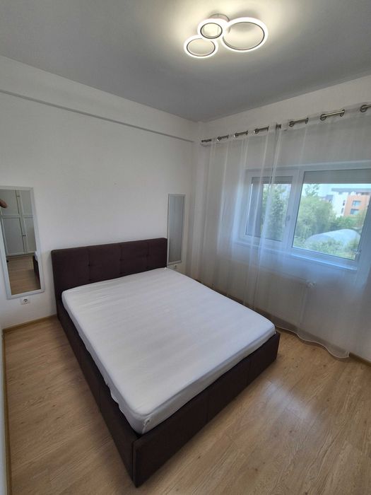 Vand apartament cu 3 camere