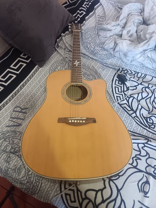 Гитара акустическая