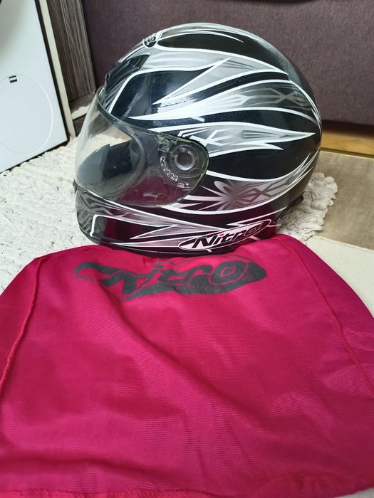 Продавам каска Nitro