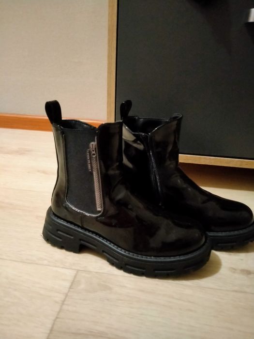 Продам детские демисезонную обувь .