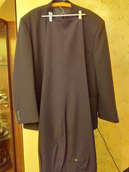 Продам мужской костюм.