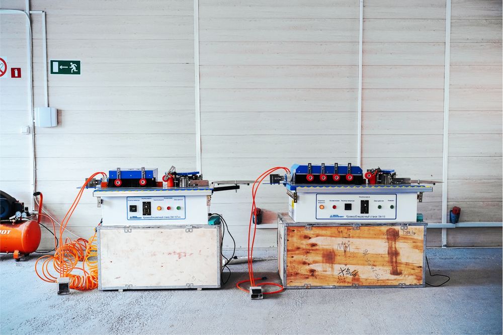 Кромкооблицовочный станок со снятием свесов и торцовкой DM-110