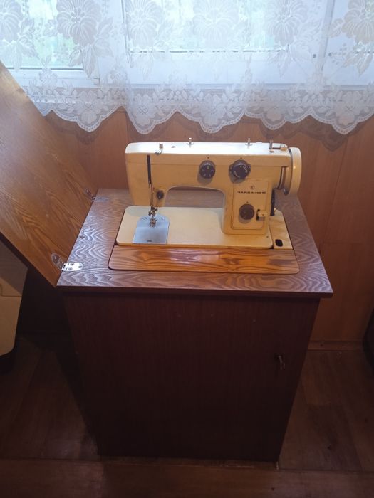 Продам швейную машину