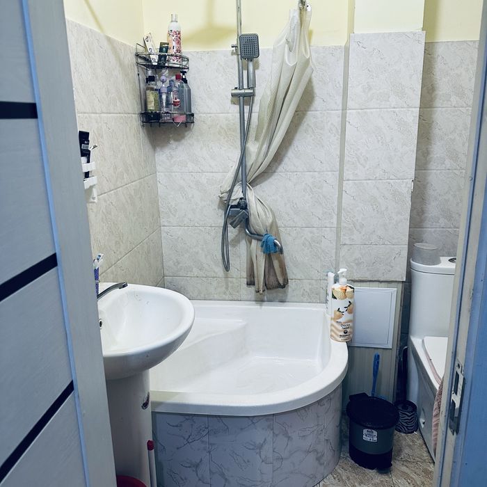 Bez makler 2 xona 42 kv navastiroyka 5 etajkali donmi 2 chi etaji