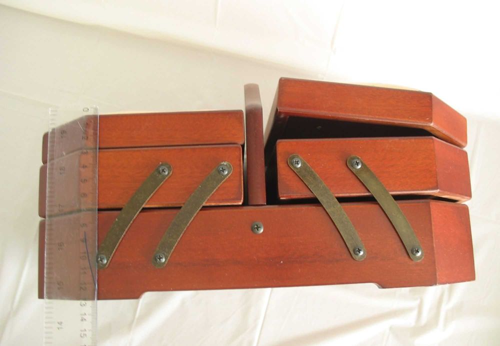 Cutie depozitare/bijuterii, din lemn si textil, cu compartimente