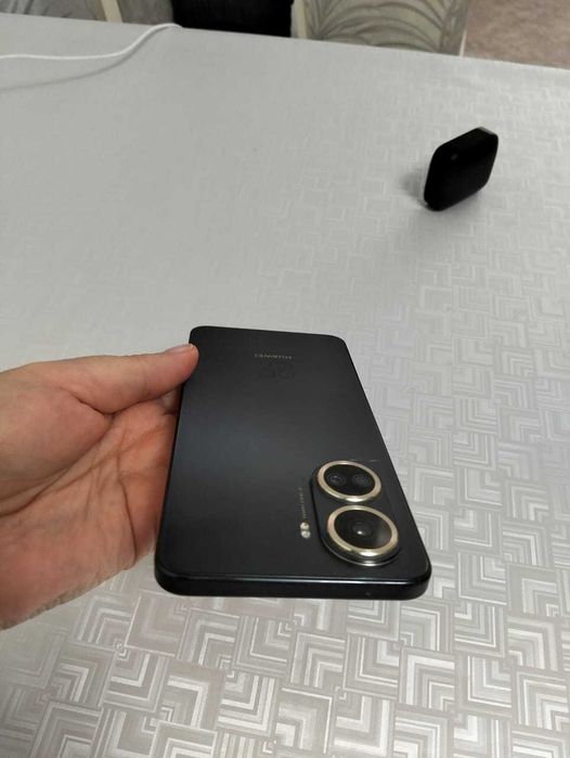 Продам телефон huawei