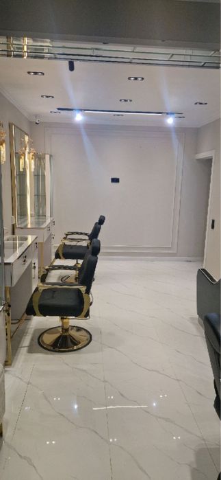 Salon bush ish urni
