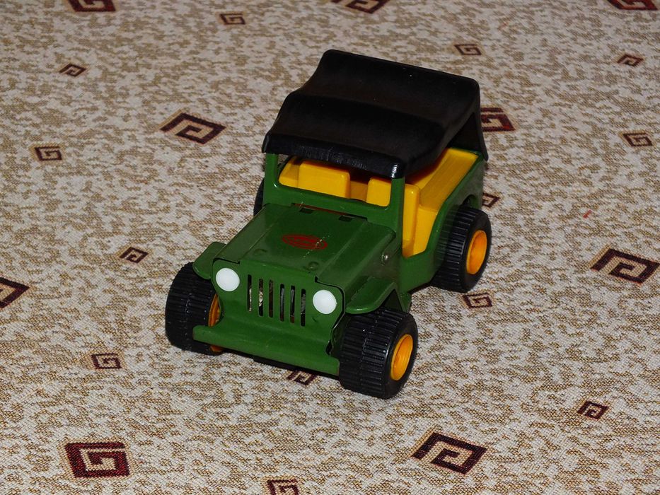 Метален джип на завод Мир Разград