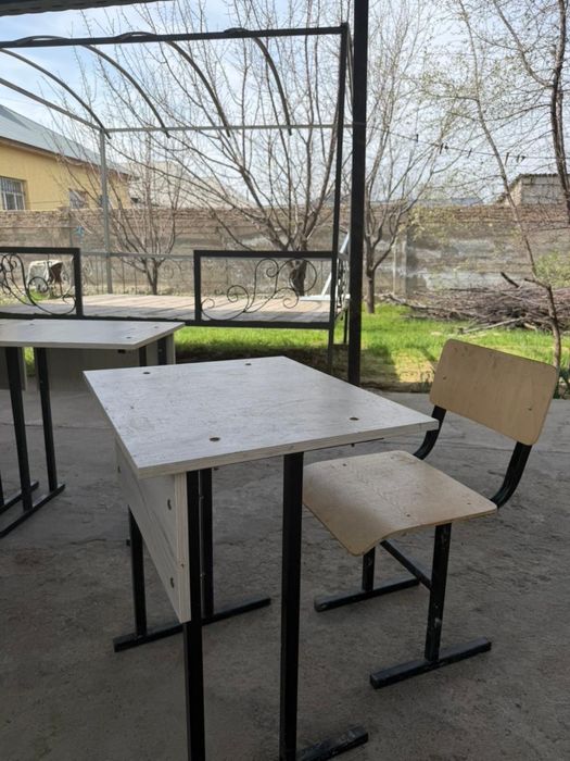 Парта со стульями
