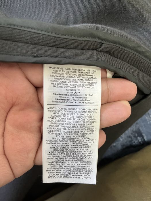 Серое пальто Nike