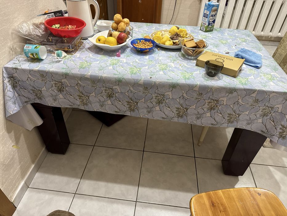 Продам кухонный стол мраморный