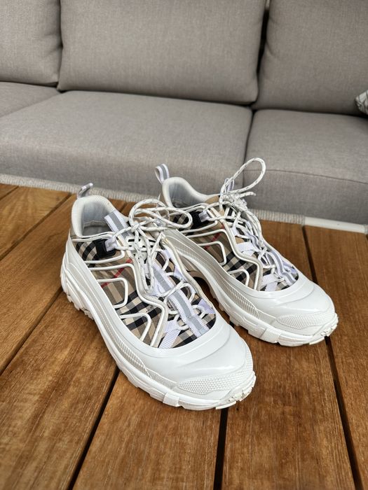 Burberry 100% оригинални обувки