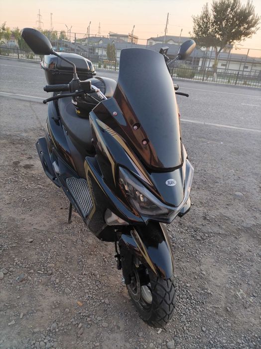 Продам макси скутер 150 кубов