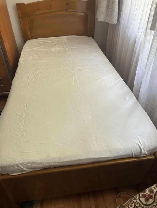 Pat facut pe comanda din brad lacuit 90x200 cm