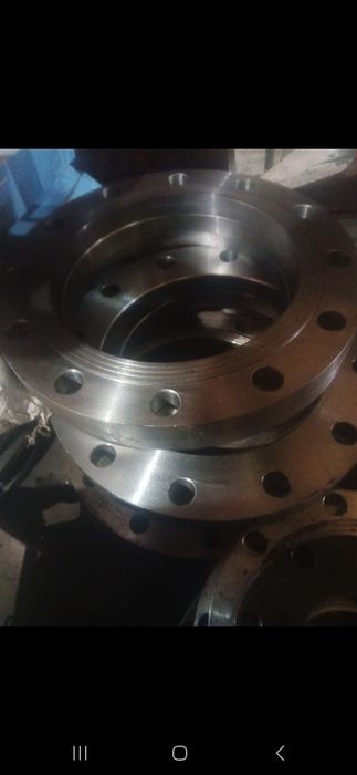 Продам.    флянцы, задвижки, отводы