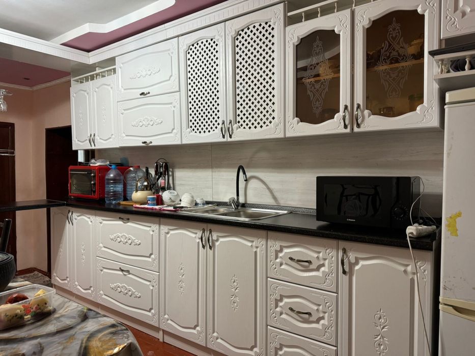 Продам стол + 18 шт стулья