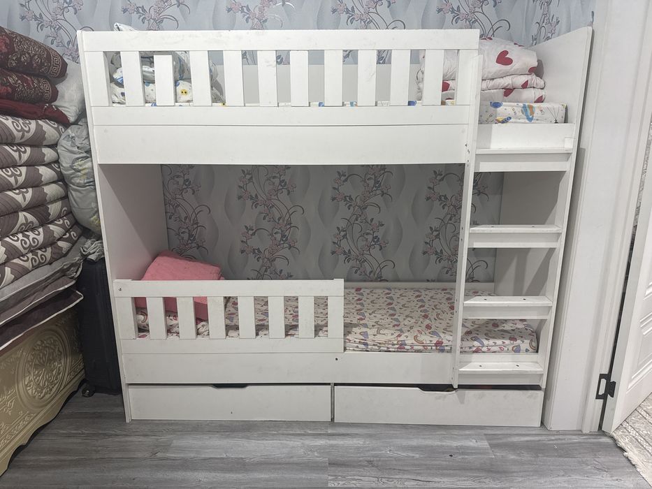 продается детская кровать 2х этажный
