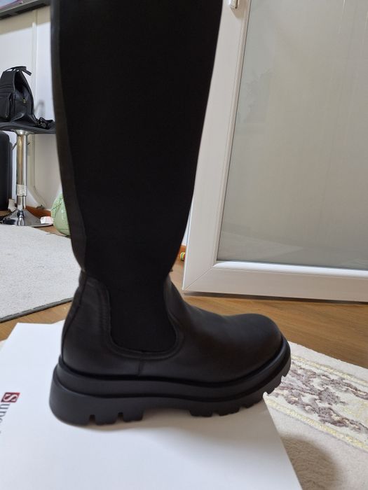 Cizme din piele mulate pe picior