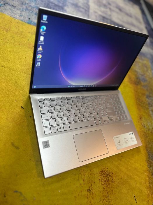 Asus Vivobook 15, i3 gen 10 , 4 gb ddr4, ssd nvme rapid