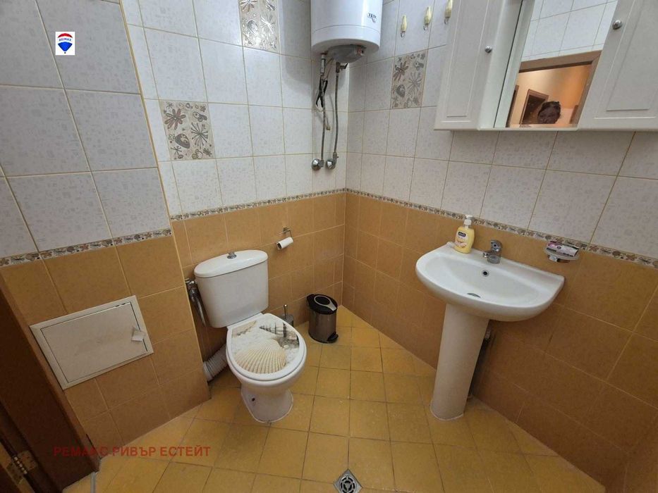 Дава се под наем Тристаен апартамент в Русе, Възраждане - 134 кв.м за 408 € - Снимка #10