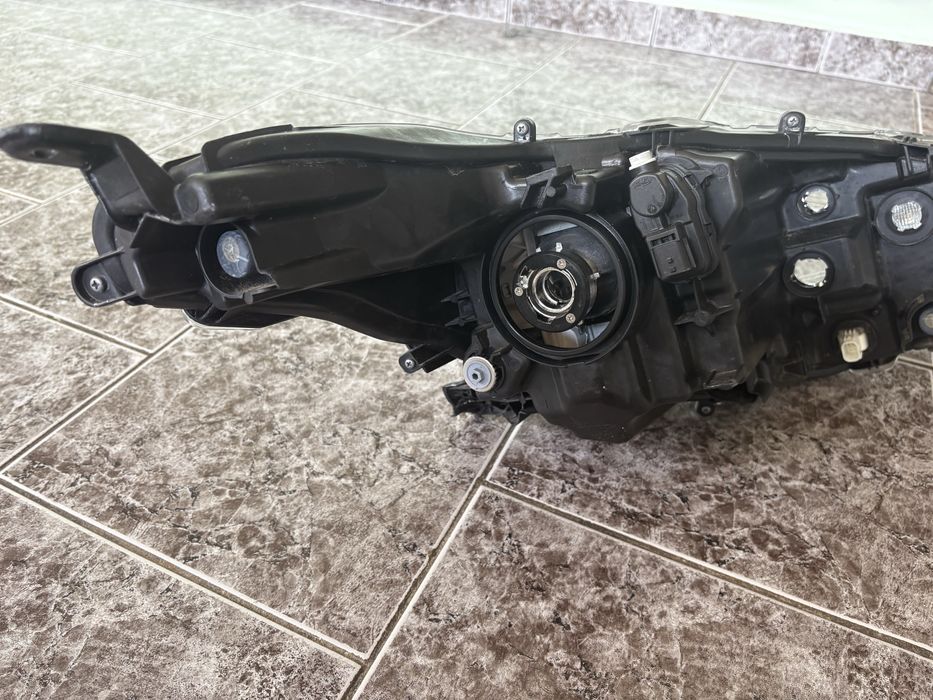 Ляв фар за Тойота Ярис / Toyota Yaris 2019-